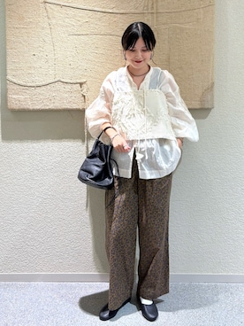 「かぐれ（カグレ）のコットンオーガンジーブラウス（シャツ/ブラウス）」を使った、秋山 里織さん（レディース・158cm）の秋コーディネート