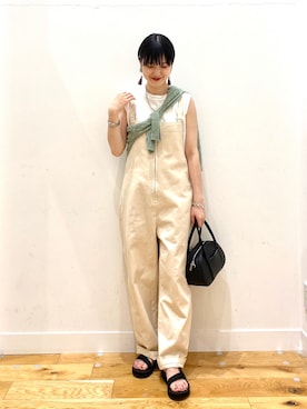 「アイテム（オールインワン・サロペット、ホワイト系）」を使った、秋山 里織さん（レディース・158cm）の春コーディネート