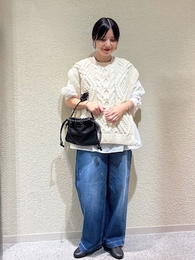 「アイテム（バレエシューズ）」を使った、秋山 里織さん（レディース・158cm）の秋コーディネート