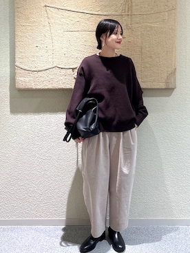 「アイテム（トートバッグ）」を使った、秋山 里織さん（レディース・158cm）の秋コーディネート