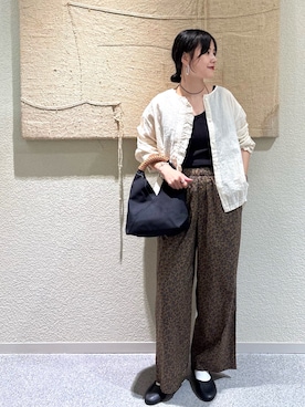 「アイテム（バレエシューズ）」を使った、秋山 里織さん（レディース・158cm）の秋コーディネート