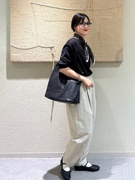 「アイテム（バレエシューズ）」を使った、秋山 里織さん（レディース・158cm）の秋コーディネート