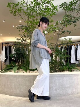 「かぐれ（カグレ）のコットン2タックワイドパンツ（その他パンツ）」を使った、秋山 里織さん（レディース・158cm）の秋コーディネート