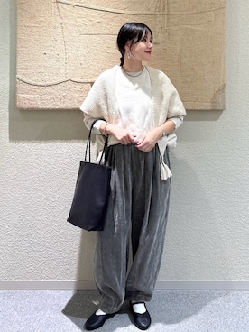 「アイテム（バレエシューズ）」を使った、秋山 里織さん（レディース・158cm）の秋コーディネート