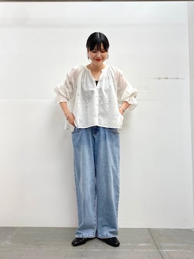 「URBAN RESEARCH DOORS（アーバンリサーチドアーズ）のラメ刺繍ブラウス（シャツ/ブラウス）」を使った、秋山 里織さん（レディース・158cm）の秋コーディネート