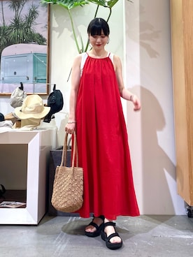 「teva」｜「アイテム（トートバッグ）」を使った、秋山 里織さん（レディース・158cm）の夏コーディネート