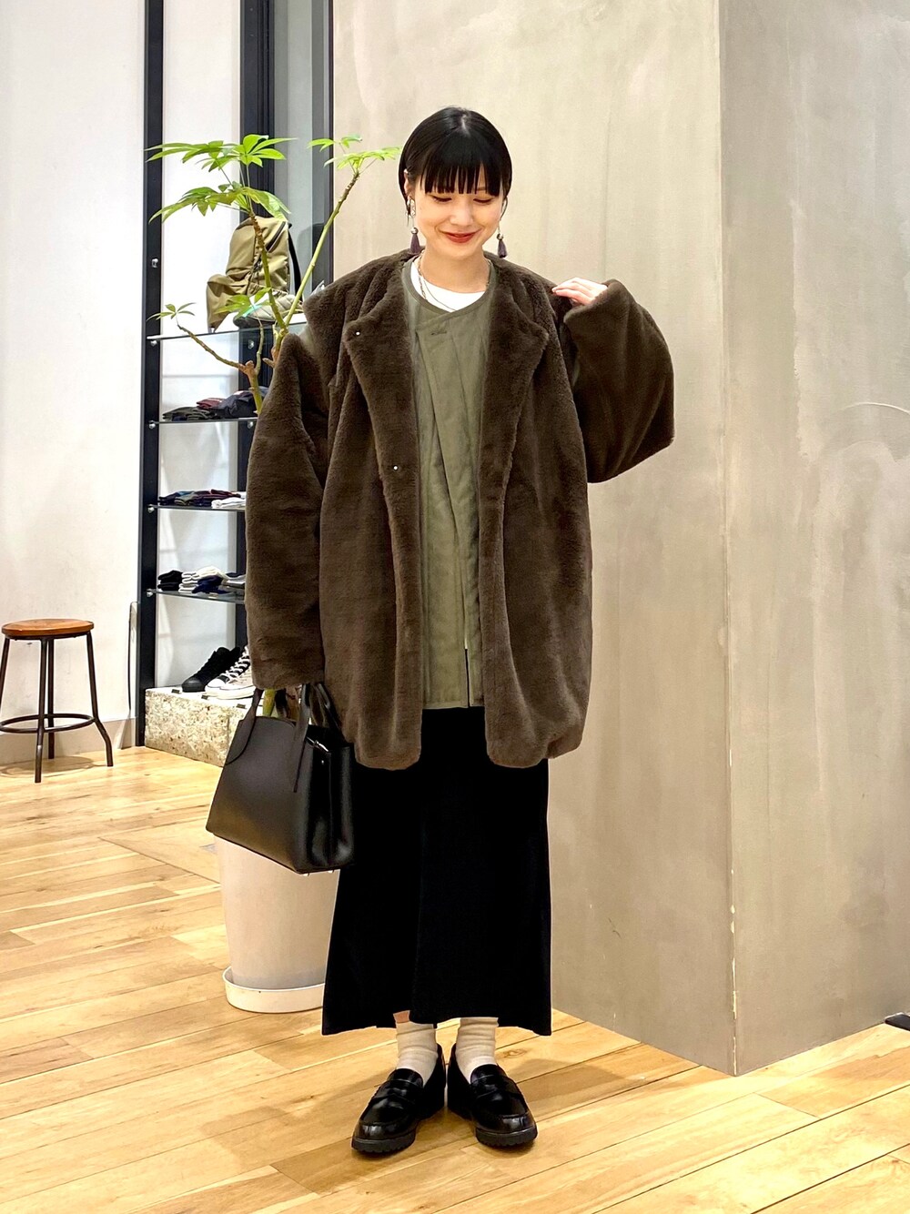 「きれいめカジュアル、休日スタイル、シンプルコーデ、大人カジュアル、冬コーデ、レイヤードスタイル、古着MIX、クリスマスに着たい服、マイベストコーデ2022、韓国ファッション、おしゃれさんと繋がりたい、URBAN RESEARCH DOORS、URBAN RESEARCH DOORS WOMENS」｜「Couleur Melerのアイテム（ジャケット/アウター、グリーン系）」を使った、saoriさん（レディース・158cm）の冬コーディネートの1枚目の写真