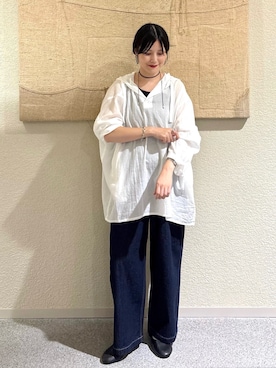 「アイテム（バレエシューズ）」を使った、秋山 里織さん（レディース・158cm）の秋コーディネート