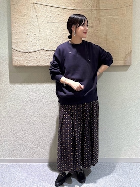 「アイテム（スウェット）」を使った、秋山 里織さん（レディース・158cm）の秋コーディネート