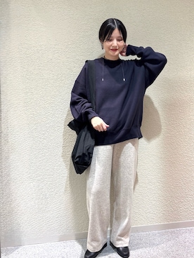 「アイテム（スウェット）」を使った、秋山 里織さん（レディース・158cm）の秋コーディネート