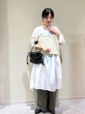 「アイテム（チュニック）」を使った、秋山 里織さん（レディース・158cm）の秋コーディネート