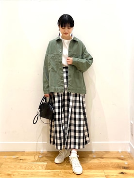 「タックイン」｜「アイテム（カバーオール）」を使った、saoriさん（レディース・158cm）の冬コーディネート