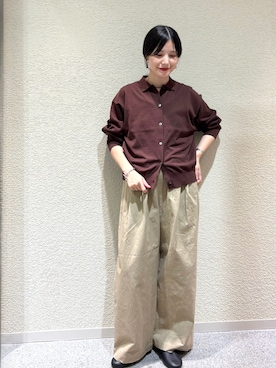 「アイテム（バレエシューズ）」を使った、秋山 里織さん（レディース・158cm）の秋コーディネート