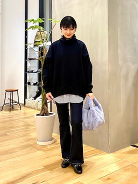 「URBAN RESEARCH DOORS（アーバンリサーチドアーズ）のフレアデニムパンツ（デニムパンツ）」を使った、秋山 里織さん（レディース・158cm）の冬コーディネート