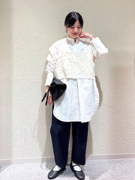「アイテム（バレエシューズ）」を使った、秋山 里織さん（レディース・158cm）の秋コーディネート