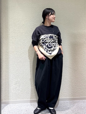 「アイテム（バンダナ/スカーフ）」を使った、秋山 里織さん（レディース・158cm）の秋コーディネート