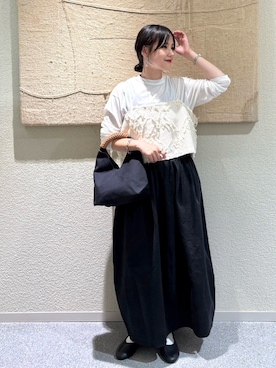 「アイテム（バレエシューズ）」を使った、秋山 里織さん（レディース・158cm）の秋コーディネート