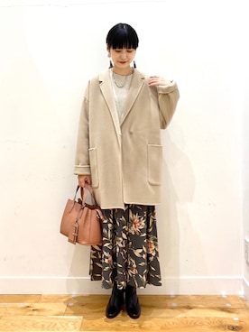 「URBAN RESEARCH DOORS（アーバンリサーチドアーズ）のレーヨン大花柄スカート（スカート）」を使った、秋山 里織さん（レディース・158cm）の秋コーディネート