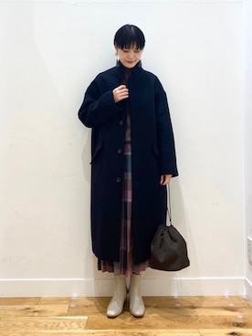 「URBAN RESEARCH DOORS WOMENS」｜「アイテム（チェスターコート）」を使った、秋山 里織さん（レディース・158cm）の秋コーディネート