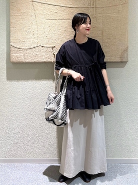 「アイテム（バレエシューズ）」を使った、秋山 里織さん（レディース・158cm）の秋コーディネート