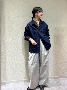 「アイテム（カバーオール）」を使った、秋山 里織さん（レディース・158cm）の秋コーディネート