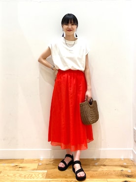 「KBF+（ケービーエフプラス）のアイテム（イヤリング）」を使った、秋山 里織さん（レディース・158cm）の春コーディネート