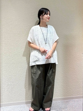 「かぐれ（カグレ）のユーティリティーイージーパンツ（その他パンツ）」を使った、秋山 里織さん（レディース・158cm）の夏コーディネート
