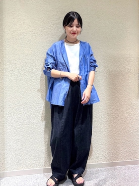「アイテム（タンクトップ）」を使った、秋山 里織さん（レディース・158cm）の夏コーディネート