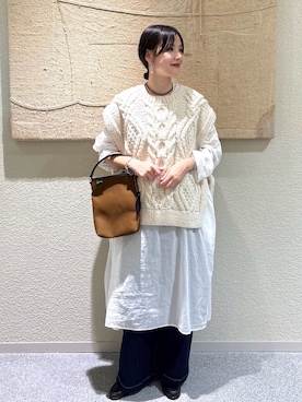 「アイテム（チュニック）」を使った、秋山 里織さん（レディース・158cm）の秋コーディネート