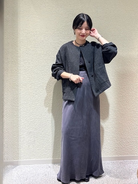 「アイテム（ノーカラージャケット、グレー系）」を使った、秋山 里織さん（レディース・158cm）の秋コーディネート