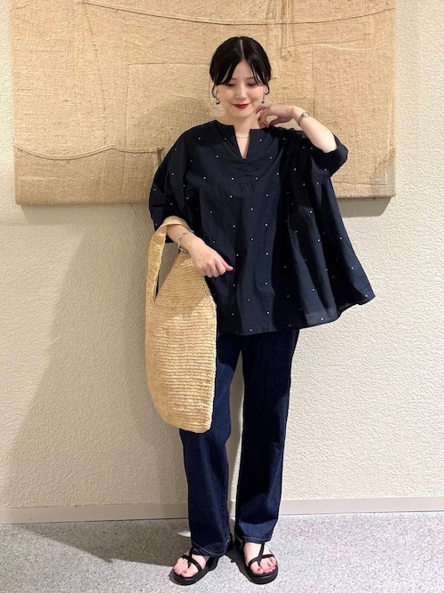 ドット刺しゅうワイドプルオーバー