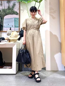 「teva」｜「アイテム（トートバッグ）」を使った、秋山 里織さん（レディース・158cm）の夏コーディネート