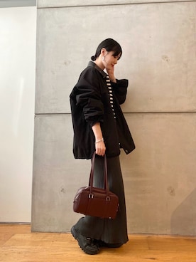 「モノトーン」｜「アイテム（その他アウター）」を使った、秋山 里織さん（レディース・158cm）の秋コーディネート