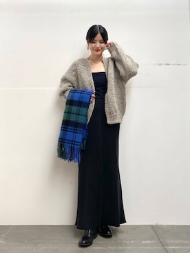 「アイテム（ストール/ショール）」を使った、秋山 里織さん（レディース・158cm）の秋コーディネート