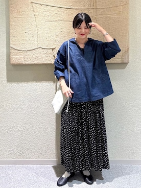 「アイテム（バレエシューズ）」を使った、秋山 里織さん（レディース・158cm）の秋コーディネート