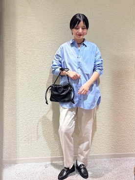 「かぐれ（カグレ）のコットンストライプレギュラーシャツ（シャツ/ブラウス）」を使った、秋山 里織さん（レディース・158cm）の秋コーディネート