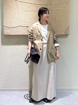 「アイテム（タンクトップ）」を使った、秋山 里織さん（レディース・158cm）の夏コーディネート
