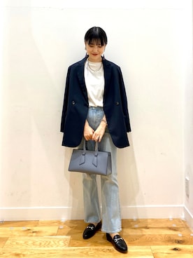「URBAN RESEARCH DOORS（アーバンリサーチドアーズ）のフレアデニムパンツ（デニムパンツ）」を使った、秋山 里織さん（レディース・158cm）の秋コーディネート