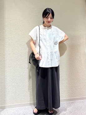 「かぐれ（カグレ）のフロント刺繍フレンチブラウス（シャツ/ブラウス）」を使った、秋山 里織さん（レディース・158cm）の夏コーディネート