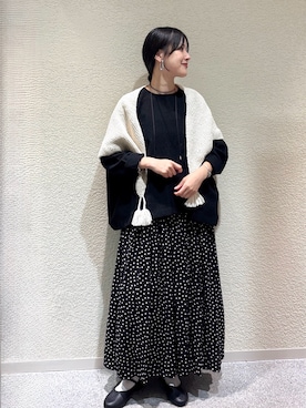 「アイテム（ストール/ショール）」を使った、秋山 里織さん（レディース・158cm）の秋コーディネート