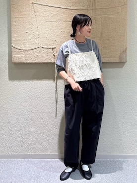 「アイテム（バレエシューズ）」を使った、秋山 里織さん（レディース・158cm）の秋コーディネート