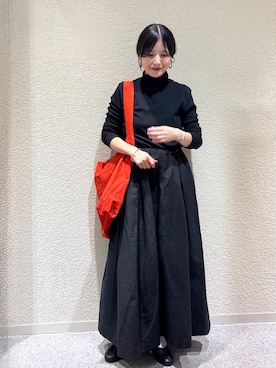 「アイテム（バレエシューズ）」を使った、秋山 里織さん（レディース・158cm）の秋コーディネート