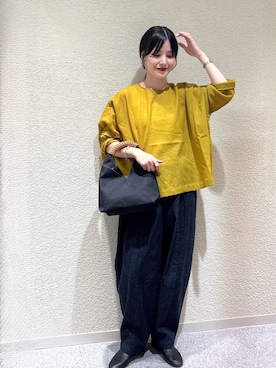 「アイテム（バレエシューズ）」を使った、秋山 里織さん（レディース・158cm）の秋コーディネート