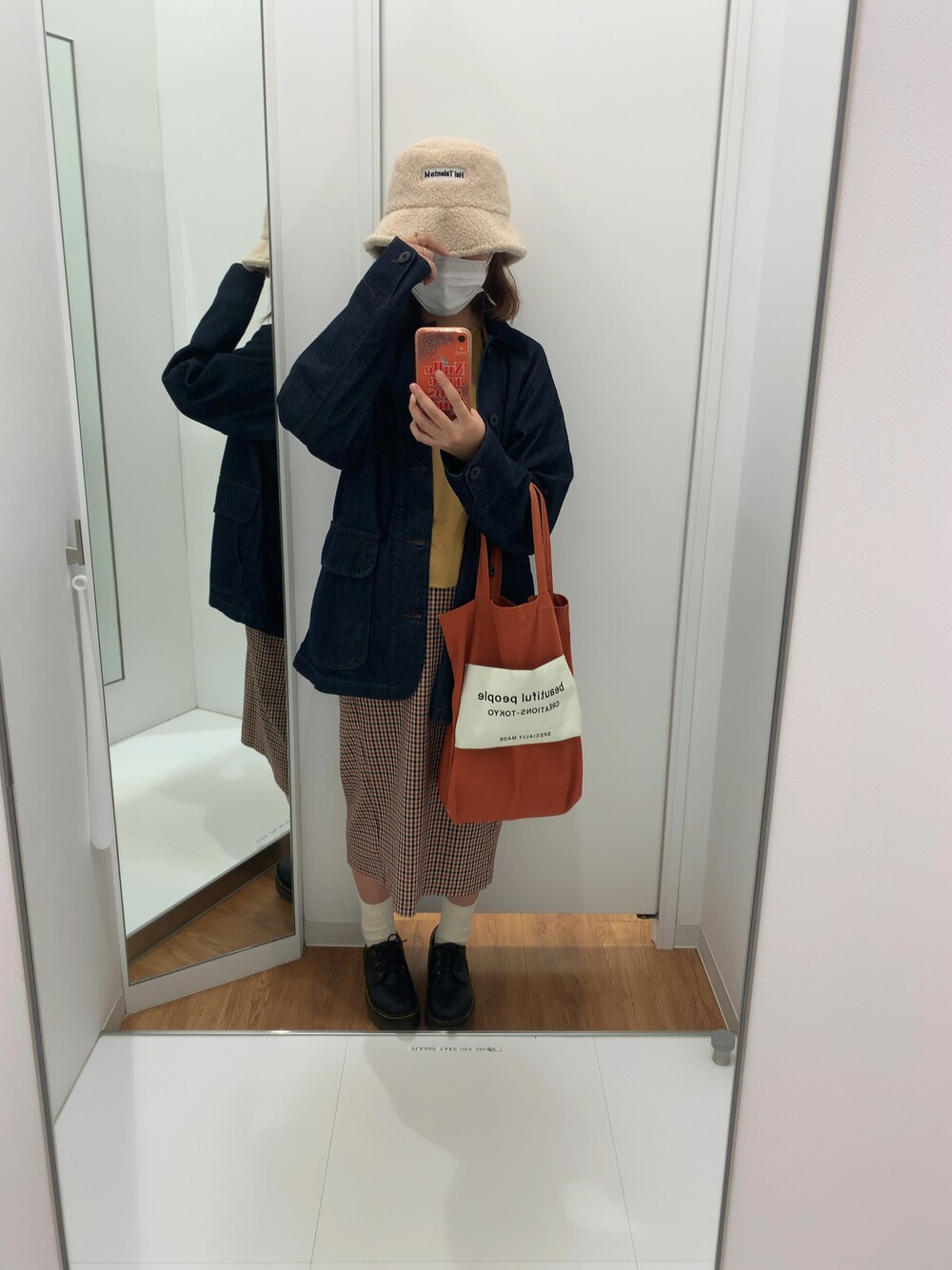 「秋冬コーデ、ゆるコーデ、おしゃれさんと繋がりたい、デニム、プチプラコーデ、ユニクロ、ブラウンコーデ、wearhalloween2021、秋コーデ、冬コーデ」｜「UNIQLOのアイテム（デニムジャケット、ブルー系）」を使った、m o e .さん（レディース・158cm）の秋コーディネートの1枚目の写真