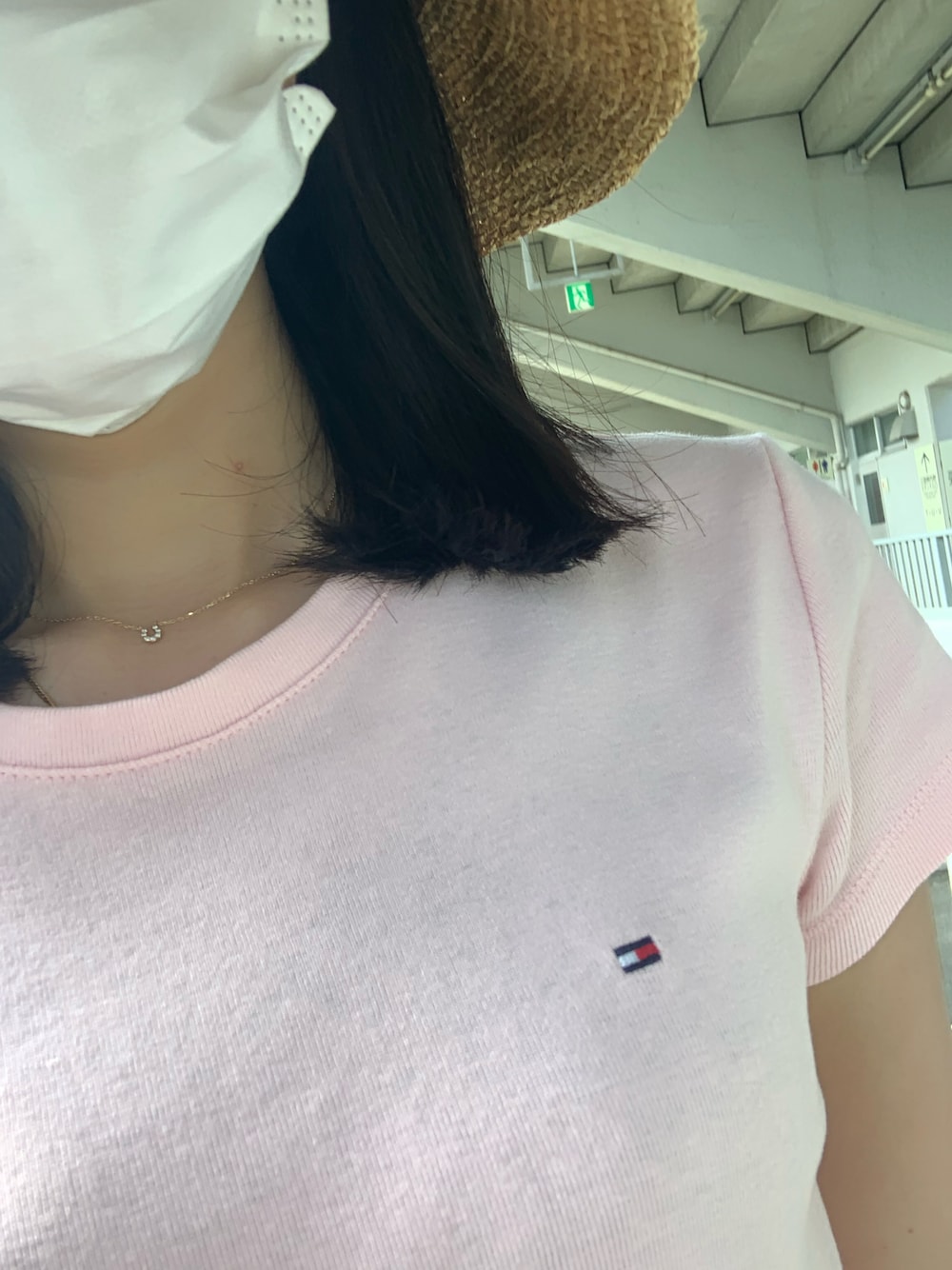 「TOMMY HILFIGER、ピンク、Tシャツ、麦わら帽子、夏、野球観戦、シンプル、低身長、帽子、150cmコーデ」｜「TOMMY HILFIGERのTommy Hilfiger Cotton Logo T-Shirt, Created for Macy's（Tシャツ/カットソー、ピンク系）」を使った、87さん（レディース・150cm）の夏コーディネートの1枚目の写真