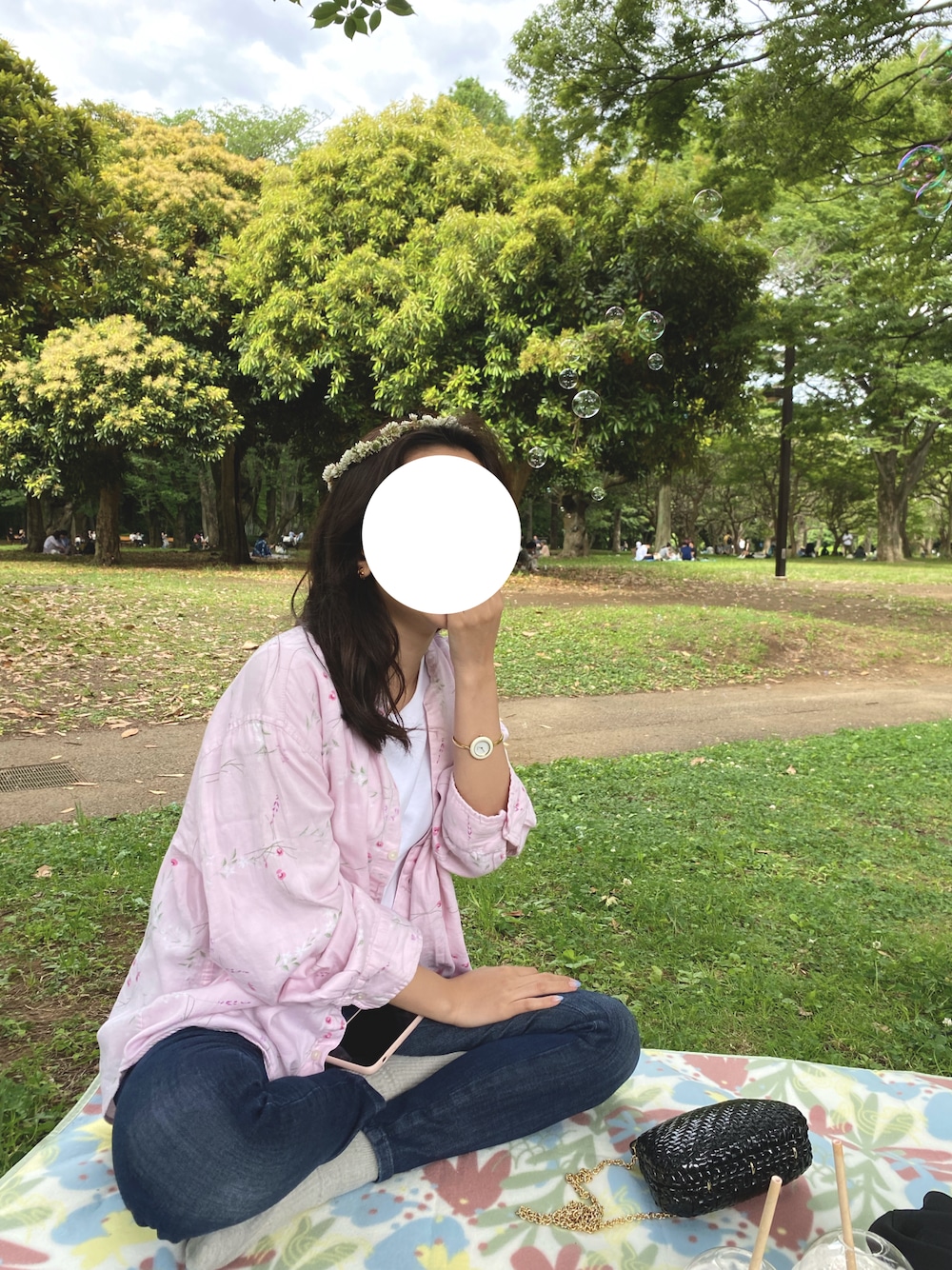 「お出かけコーデ、ピクニック、低身長コーデ、シンプル、シャツスタイル、150cmコーデ、150cm、デニム、白Tシャツ、vintage、Ralph Lauren、THE BARNET、TOMMY HILFIGER」｜「TOMMY HILFIGERのハイライズスキニージーンズ（デニムパンツ、ブルー系）」を使った、87さん（レディース・150cm）の夏コーディネートの1枚目の写真