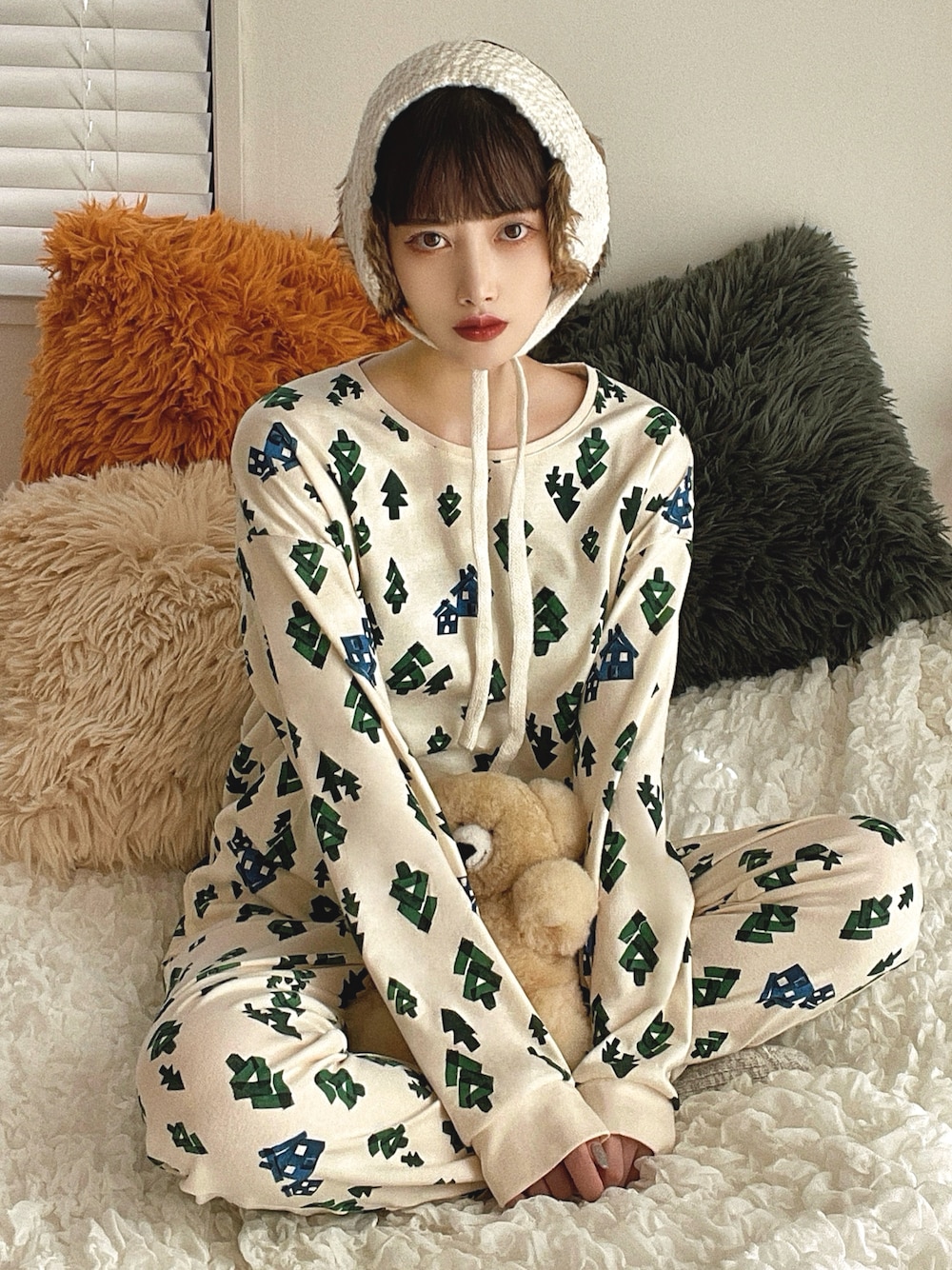 「パジャマ、クリスマスに着たい服、淡色コーデ、韓国ファッション、休日スタイル、ホワイトコーデ、マイベストコーデ2023、お出かけコーデ、柄×柄、イヤーマフ、冬を彩る色いろコーデ、今日のコスメと服」｜「PETIT BATEAUの長袖パジャマ（ルームウェア/パジャマ、ホワイト系）」を使った、T Λ Eさん（レディース・158cm）の冬コーディネートの1枚目の写真