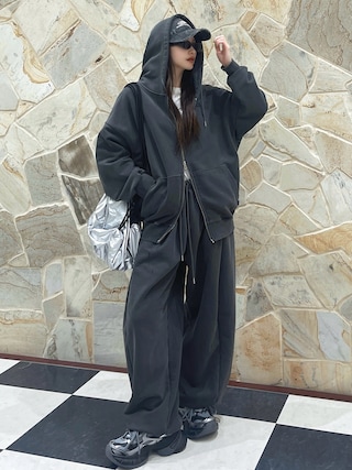 「DEVICE(デバイス)のダメージ ウォッシュ ピグメント 刺繍 ロゴ ベースボール Y2K ストリート キャップ HEADWEAR ヘッドウェア(キャップ)」を使った、T Λ Eさん(レディース・158cm)の春コーディネート