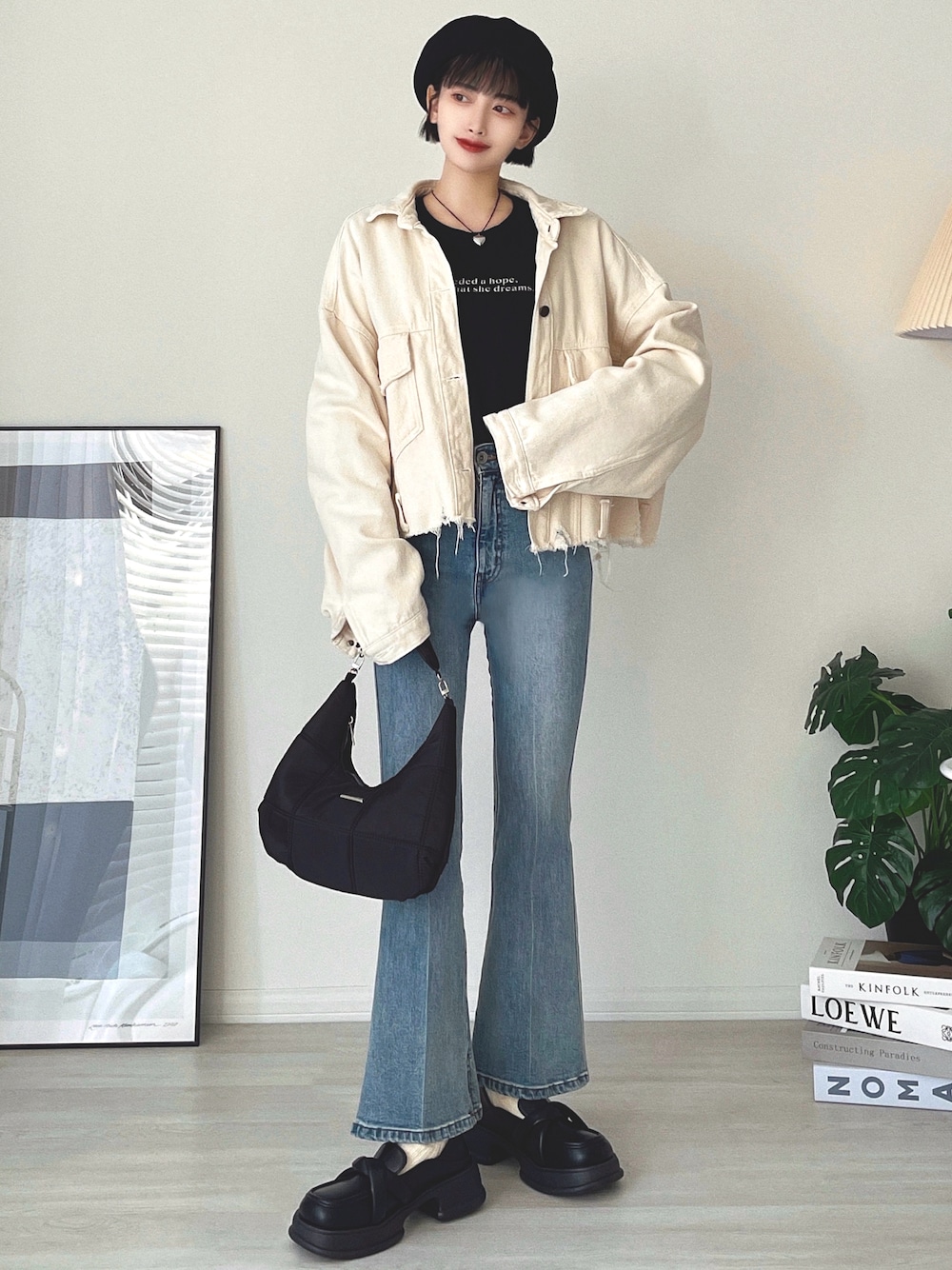 「今日のコスメと服、ローファー、デニム、ベレー帽、モノトーン、ジャケット、ショルダーバッグ、休日スタイル、お出かけコーデ、古着MIX、デートコーデ、プチプラ、シンプルコーデ、ロゴT、ボリューム袖」｜「Chickのツイストスクエアトゥローファー（ローファー、ブラック系）」を使った、T Λ Eさん（レディース・158cm）の冬コーディネートの1枚目の写真