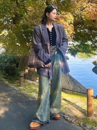 「mushwear（マッシュウェア）のDistressed Washed Wide-leg Stitch Work Jeans（デニムパンツ）」を使った、T Λ Eさん（レディース・158cm）の秋コーディネート